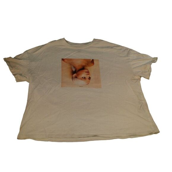 Ariana Grande Tshirt Women Sz M Graphic Print Divided Concert Tour Pop Music - Picture 1 of 8